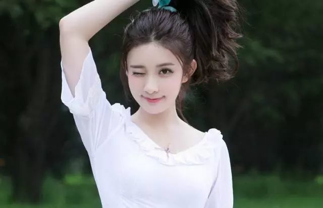 中年女人暗恋你才会发出这五个信号等同于表白！米乐M6 M6米乐(图1)