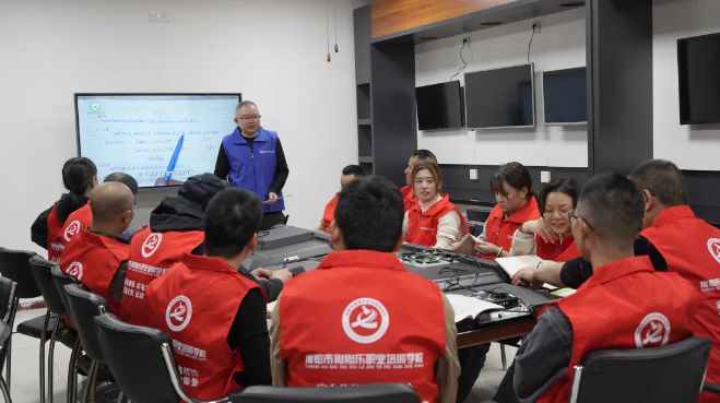 第三届家用电器职业技能大米乐M6 M6米乐赛在修修乐职业技能培训学校开赛(图2)